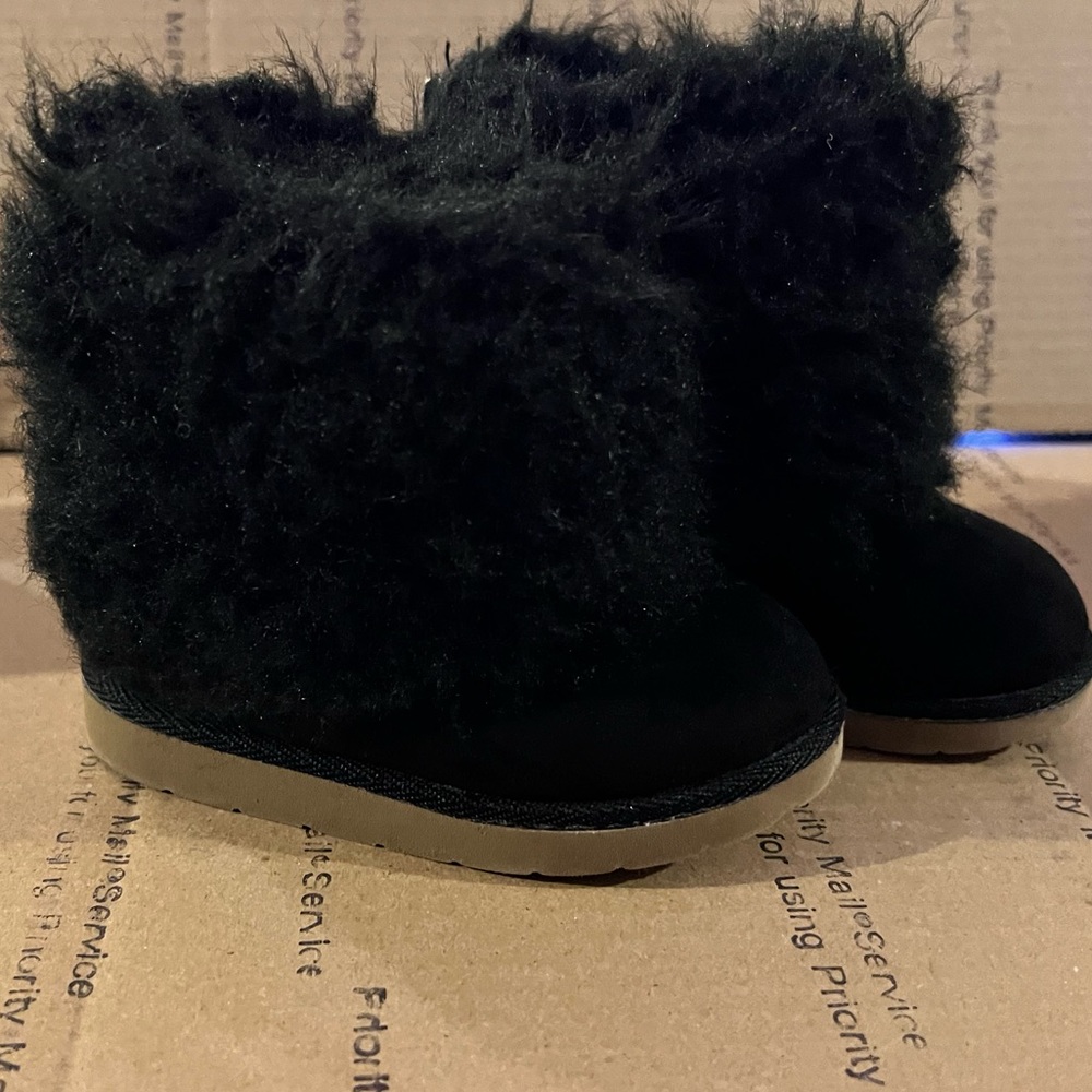 Baby Gap fuzzy boots